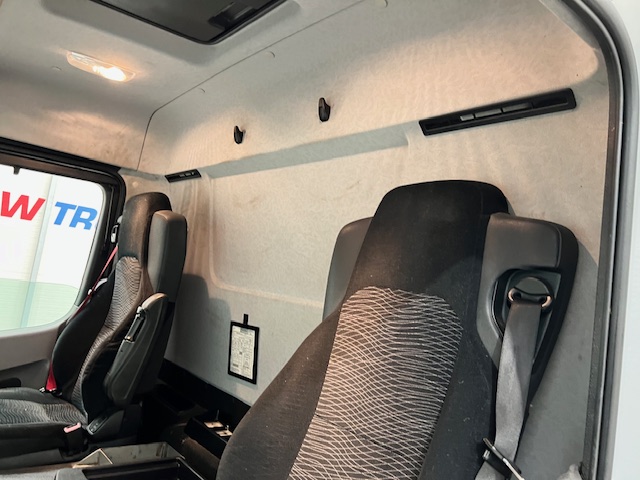 Mercedes Antos 1827 Day Cab Fridge Box