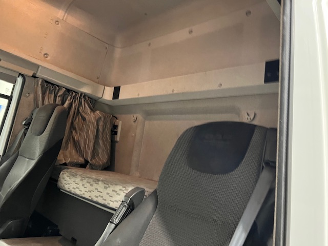 DAF CF 400 4×2 Sleeper Cab Tractor Unit