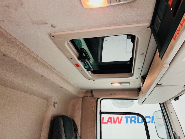 DAF CF 290 6×2 Rear Steer Fridge Box