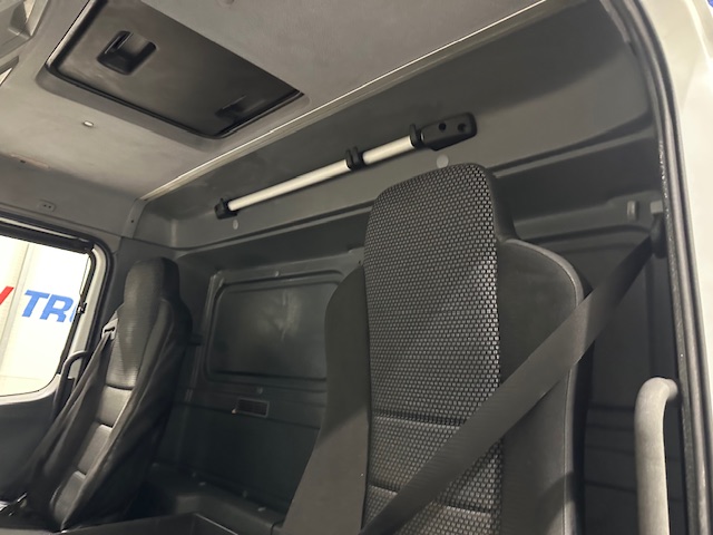 Mercedes 1824 4×2 Day Cab Curtainsider