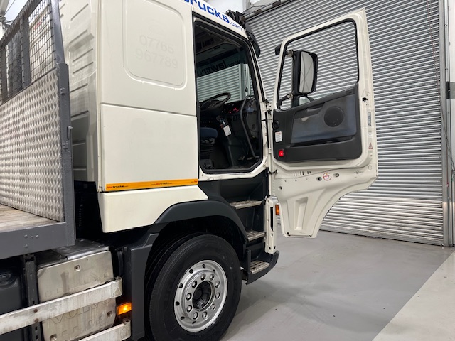 Volvo FH 440 6×2 Rear Lift Brick Grab Drawbar