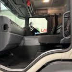 Scania P250 4×2 Sleeper Cab Curtainsider - thumbnail