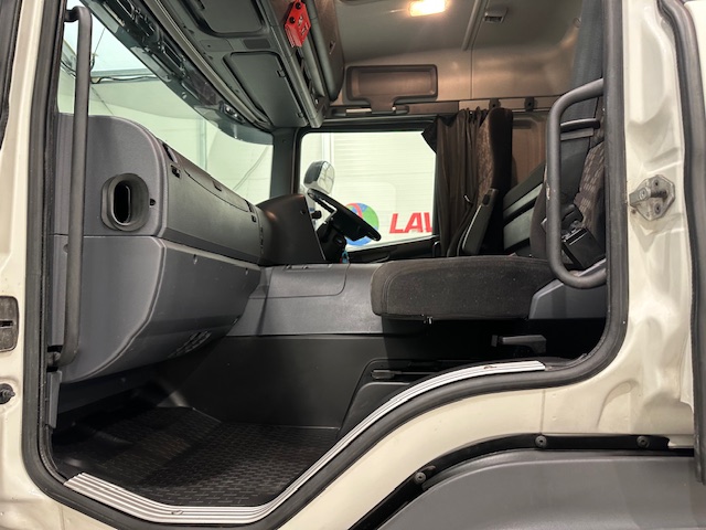 Scania P250 4×2 Sleeper Cab Curtainsider