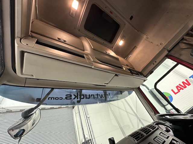 DAF CF 290 6×2 Rear Lift Sleeper Cab Curtainsider