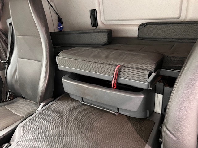 Scania P250 4×2 Sleeper Cab Box Van Manual