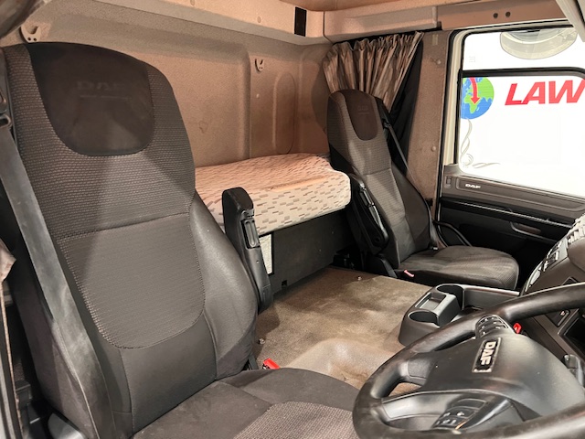 DAF CF 250 Sleeper Cab Curtainsider