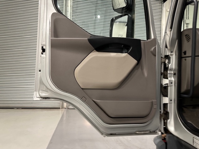 DAF LF 220 Day Cab Skip Loader