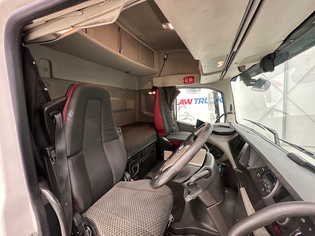 Volvo FH 500 6×2 Midlift Tractor Unit