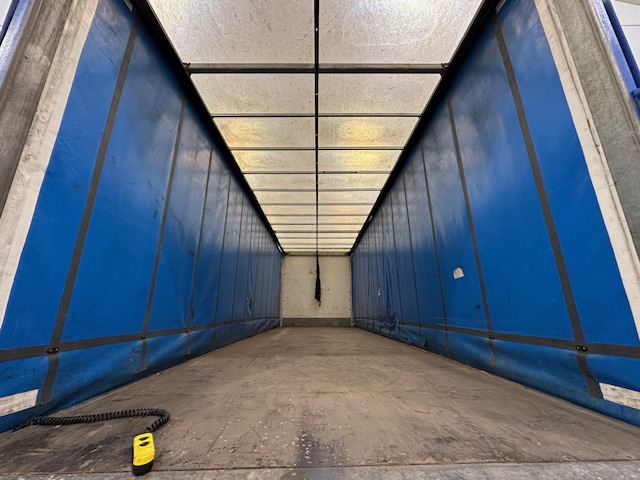 MAN TGM 18.250 4×2 Sleeper Cab Curtainsider