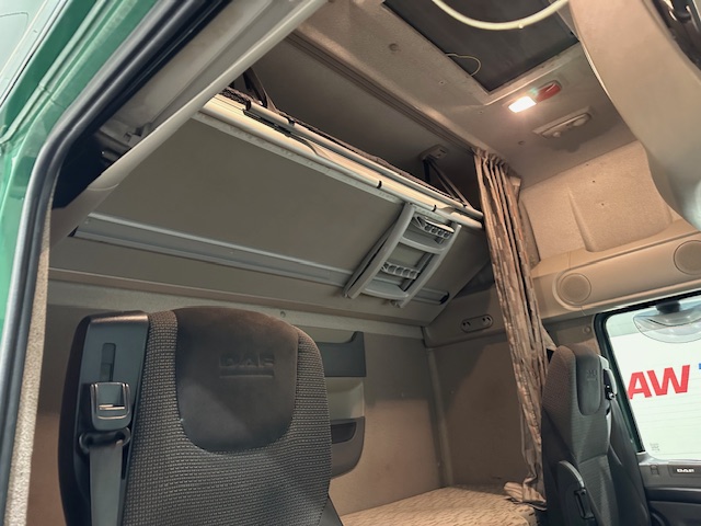 DAF XF 460 6×2 Rear Lift Tractor Unit Manual