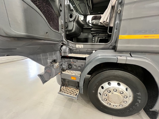 Scania R94 220 4×2 Sleeper Cab Box Van Manual