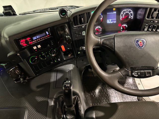 Scania P400 8×4 Sleeper Cab Tipper Manual
