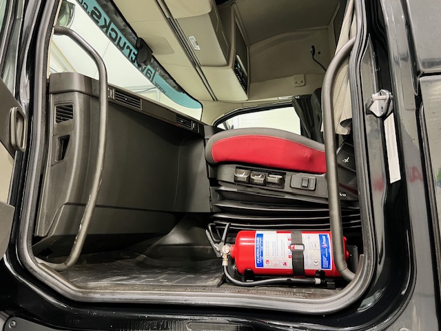 Volvo FH 500 6×2 Midlift Tractor Unit Safari Edition