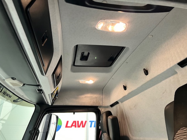 Mercedes Antos 1827 Day Cab Fridge Box