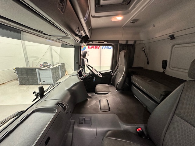 Scania P250 4×2 Sleeper Cab Fridge Box