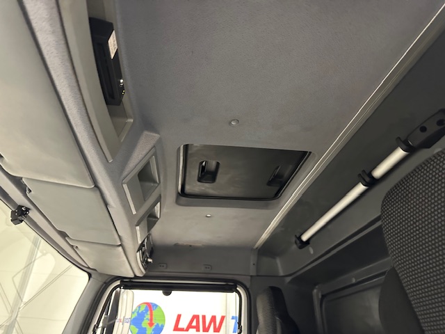Mercedes 1824 4×2 Day Cab Curtainsider