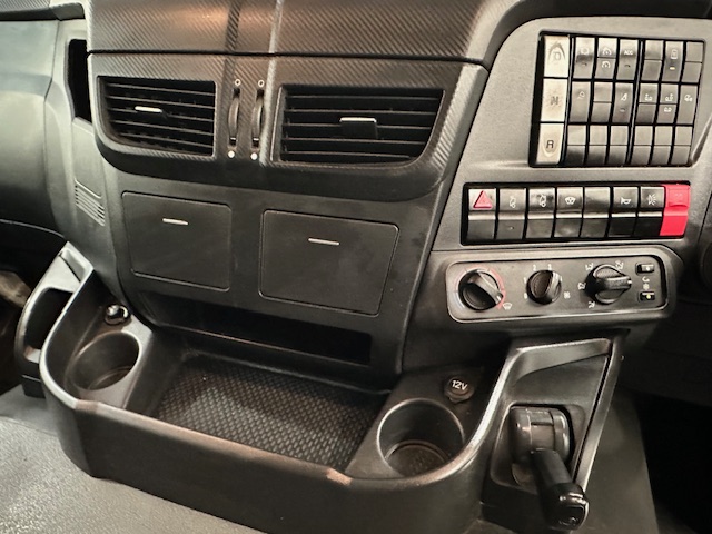 Iveco Stralis 360 6×2 Rear Steer Curtainsider