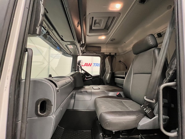 Scania P250 4×2 Sleeper Cab Fridge Box