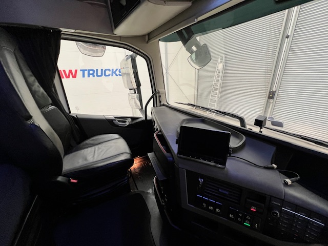 Volvo FH 500 6×2 Midlift Tractor Unit
