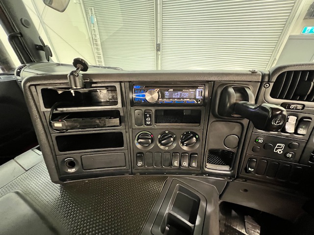 Scania P380 8×4 Day Cab Hookloader Manual