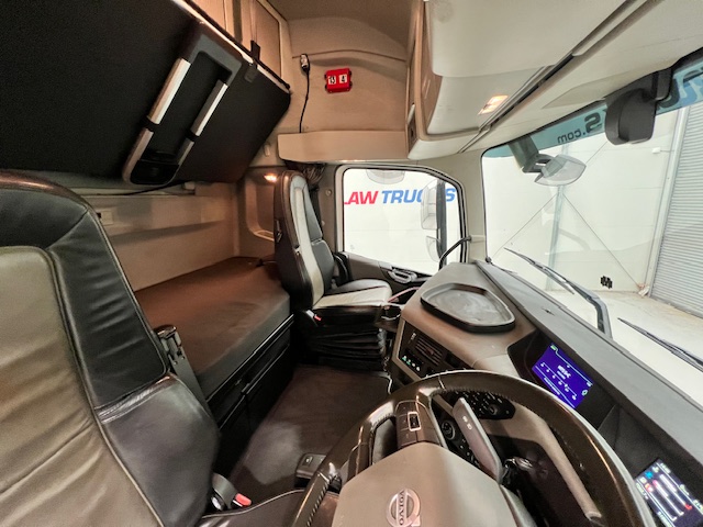 Volvo FH 500 6×2 Midlift Tractor Unit