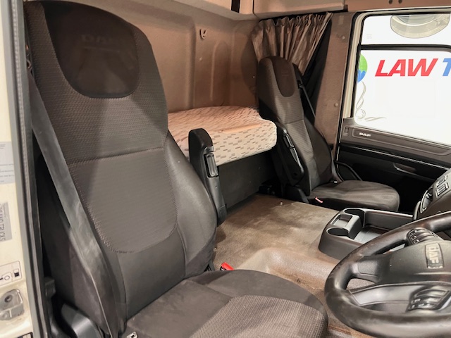 DAF CF 250 Sleeper Cab Curtainsider