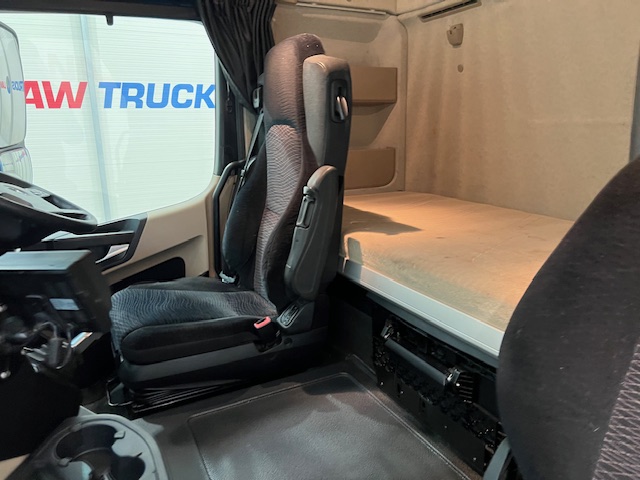 Mercedes Actros 2530 6×2 Sleeper Cab Curtainsider