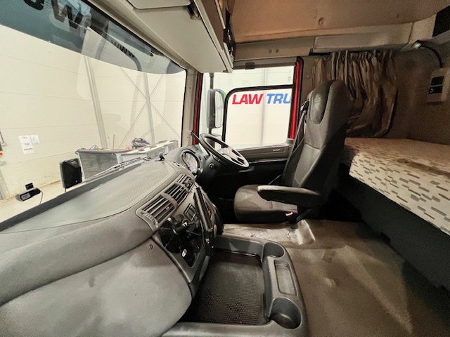 DAF CF 290 6×2 Rear Lift Sleeper Cab Curtainsider