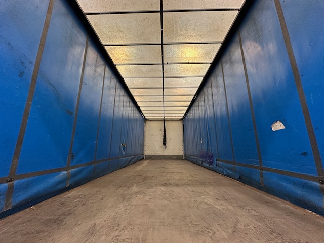 MAN TGM 18.250 4×2 Sleeper Cab Curtainsider