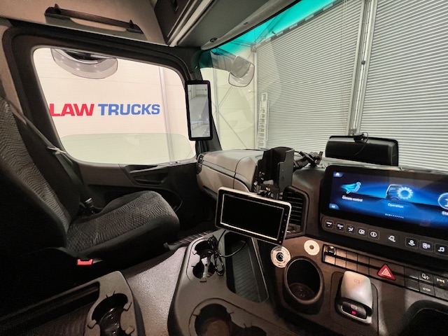 Mercedes Actros 1824 Day Cab Curtainsider