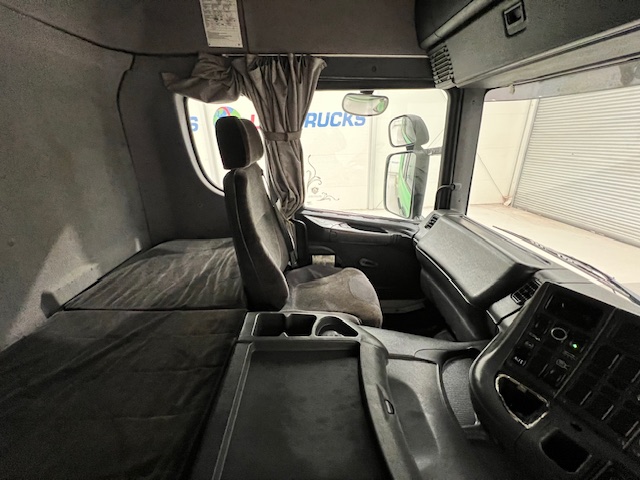 Scania P94 220 4×2 Sleeper Cab Flatbed