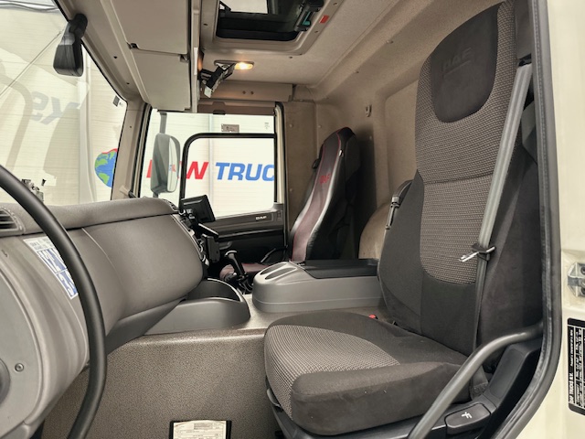 DAF CF 290 6×2 Rear Steer Fridge Box
