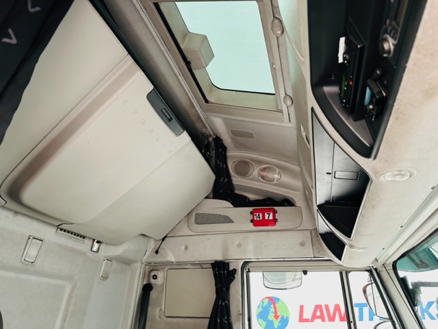 Iveco Stralis 450 4×2 Tractor Unit