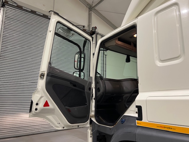 DAF CF 250 4×2 Sleeper Cab Curtainsider