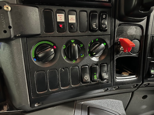 Scania P400 8×4 Sleeper Cab Tipper Manual