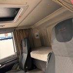 DAF CF75 310 Rear Lift Sleeper Cab Curtainsider - thumbnail