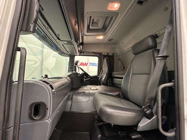 Scania P250 4×2 Sleeper Cab Fridge Box