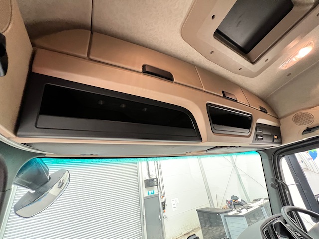 Mercedes Actros 2530 Rear Lift Sleeper Cab Curtainsider