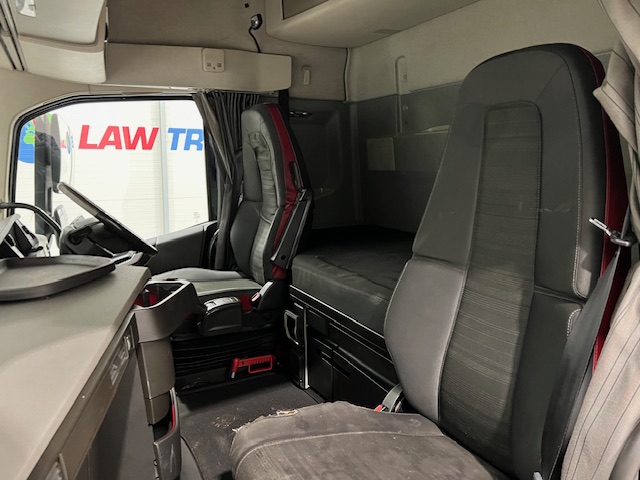 Volvo FH 500 6×2 Midlift Tractor Unit Safari Edition