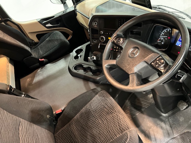 Mercedes Actros 1824 Sleeper Cab Curtainsider