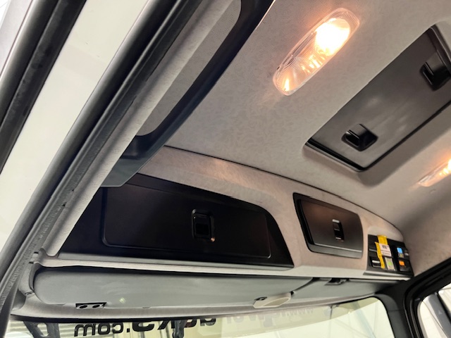Mercedes Antos 1827 Day Cab Fridge Box
