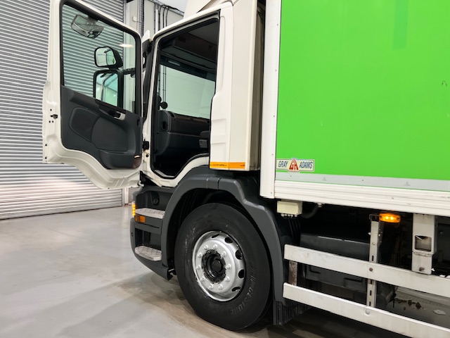 Scania P280 6×2 Rear Lift Day Cab Fridge Box
