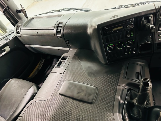 Scania P310 6×2 Sleeper Cab Curtainsider Manual