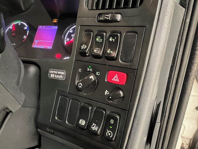 Scania P280 6×2 Rear Lift Day Cab Fridge Box