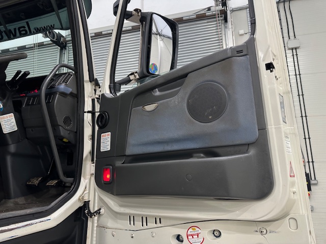 Volvo FH 440 6×2 Rear Lift Brick Grab Drawbar