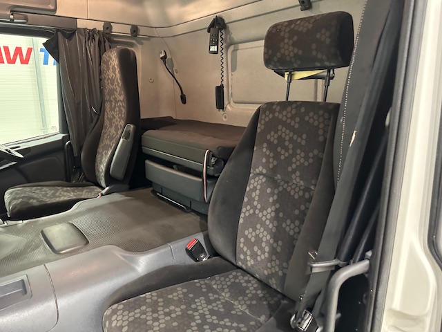Scania P250 4×2 Sleeper Cab Curtainsider