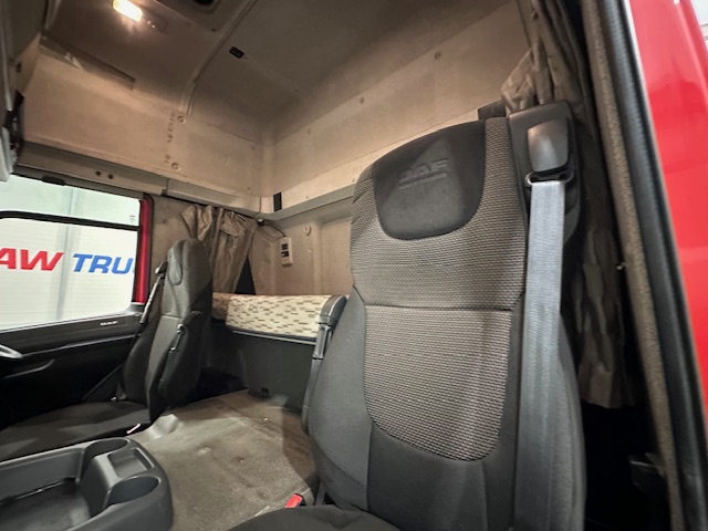 DAF CF 290 6×2 Rear Lift Sleeper Cab Curtainsider