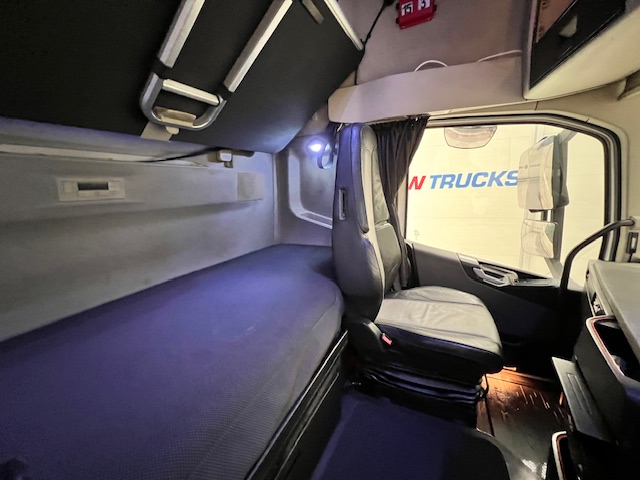 Volvo FH 500 6×2 Midlift Tractor Unit