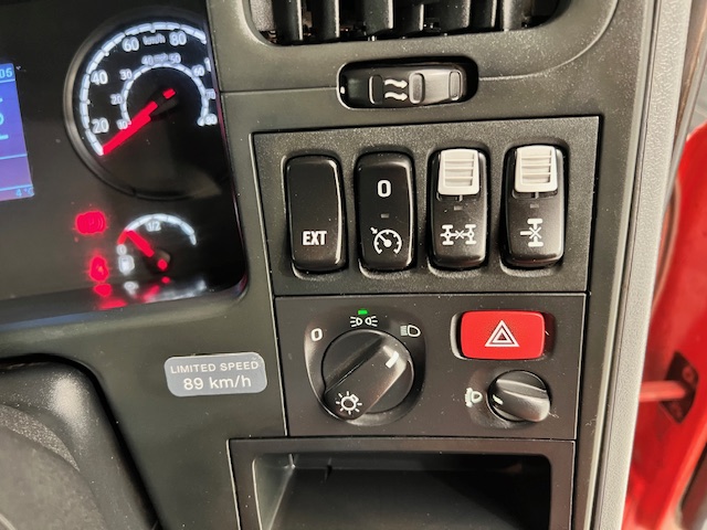 Scania P380 8×4 Day Cab Hookloader Manual