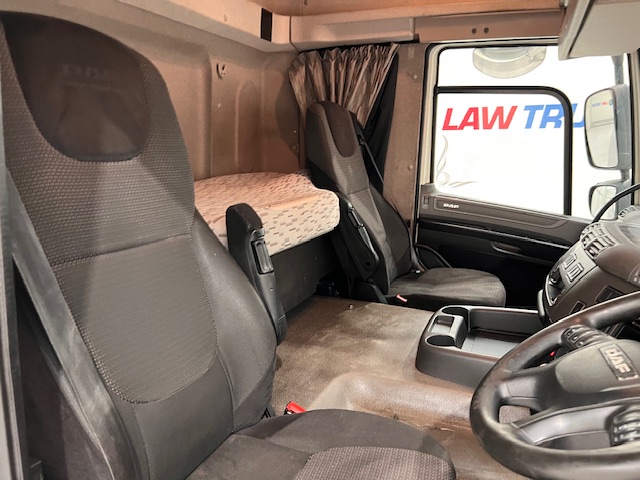 DAF CF 250 Sleeper Cab Curtainsider